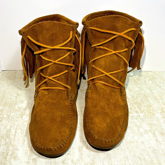 Minnetonka Women's 9 Moccasins Suede Fringe Lace Up Ankle Boots - Picture 1 of 11